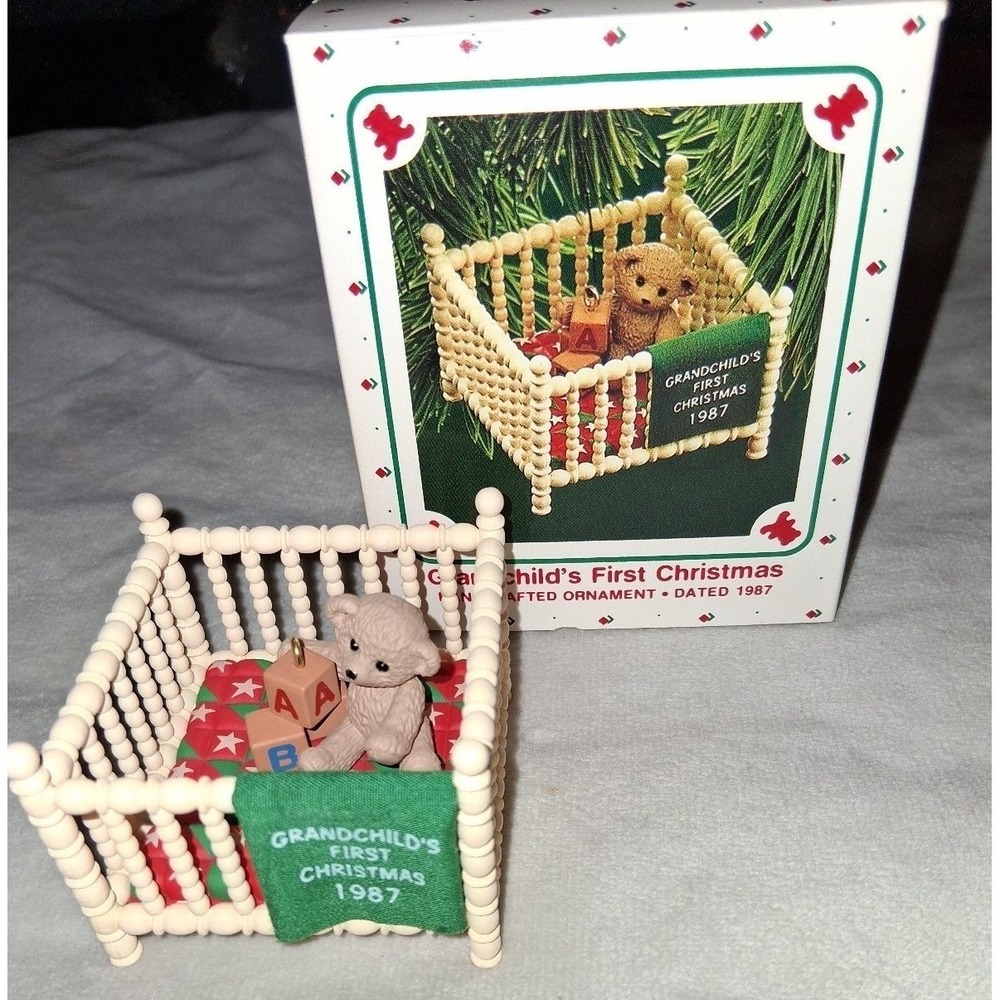 Hallmark Grandchild's First Christmas 1987 Ornament With Box‎